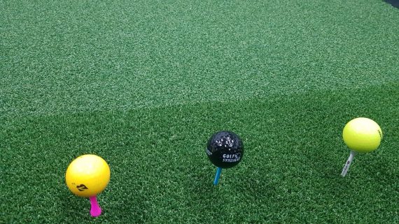 3 x aufgeteet im Schlagbereich mit Bällen