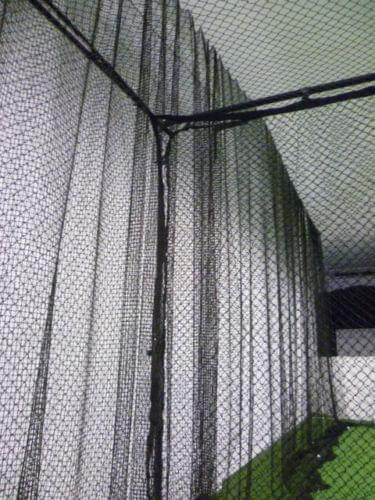 seitliche Details Golfsyndikat Golfsimulator Skytrak Indoorgolf Netzkäfig Sicherheitsnetz