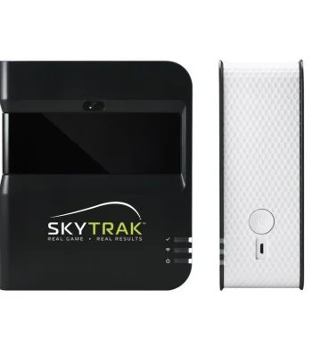 seitlich frntal Golfsyndikat Golfsimulator Skytrak Indoorgolf Game Improvement